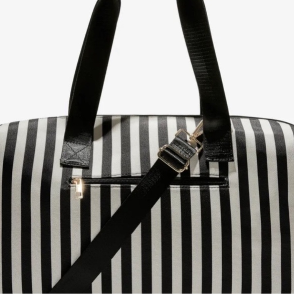 NEW ALICE + OLIVIA Duffle Bag Black and White Stripped - Picture 2 of 4